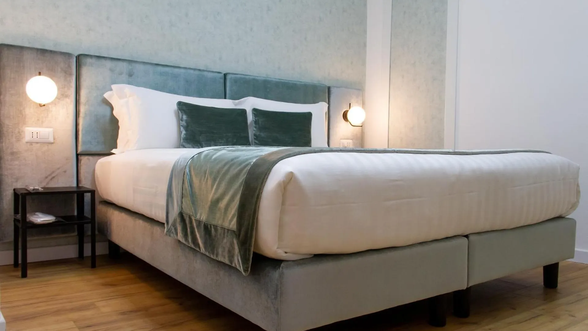 Home At Rome St. Peter Rooms&Apartment Italie