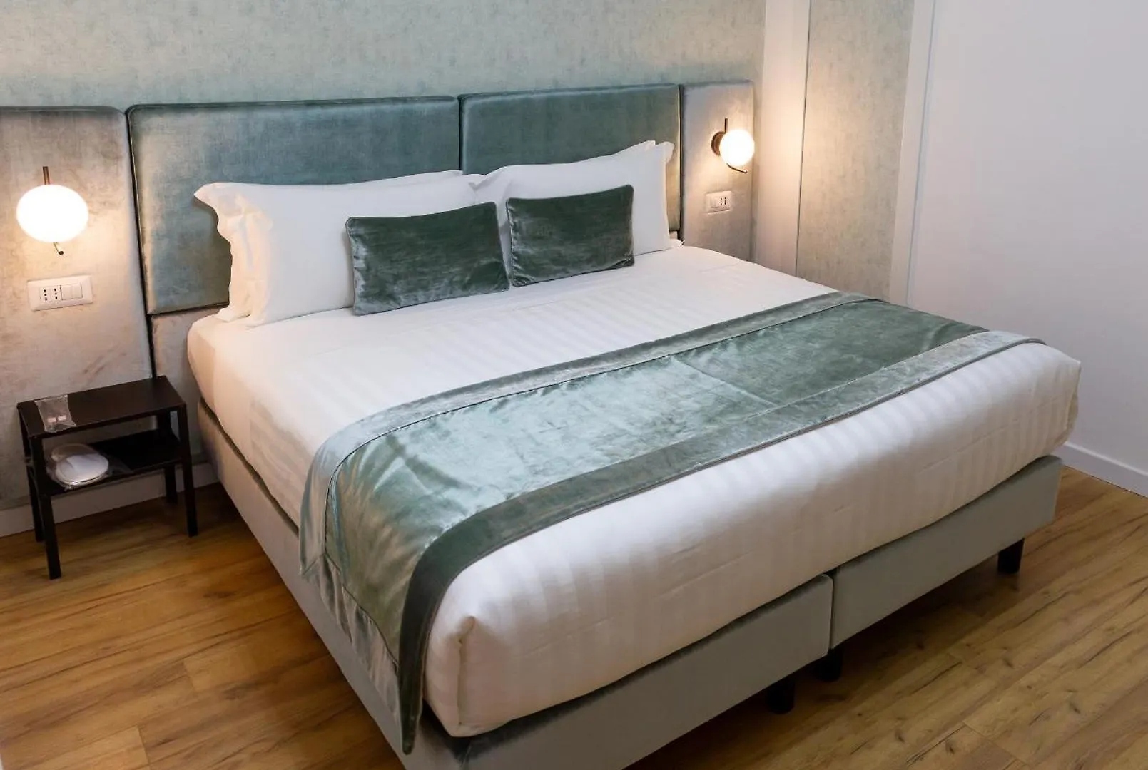 Home At Rome St. Peter Rooms&Apartment