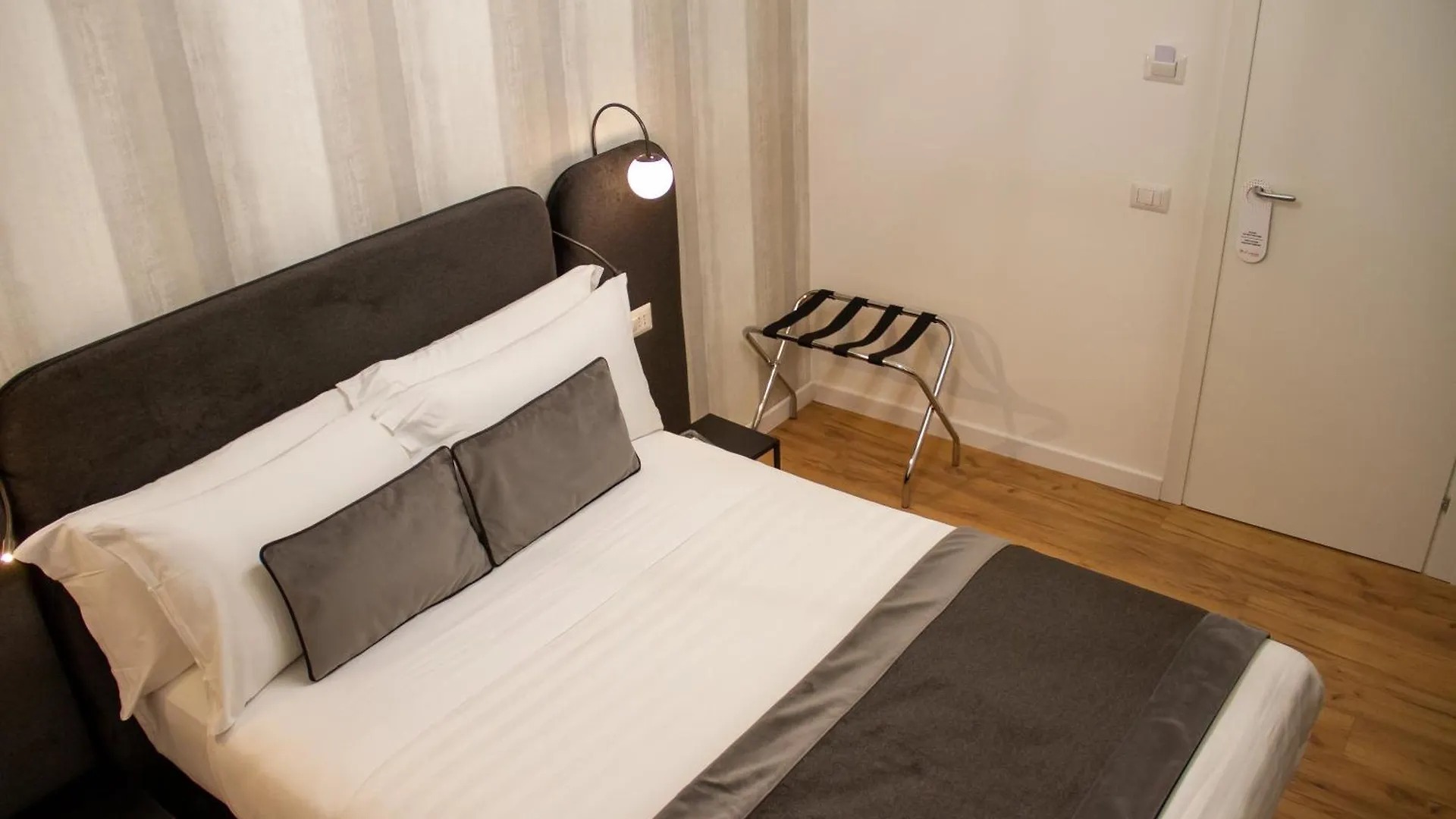 Home At Rome St. Peter Rooms&Apartment