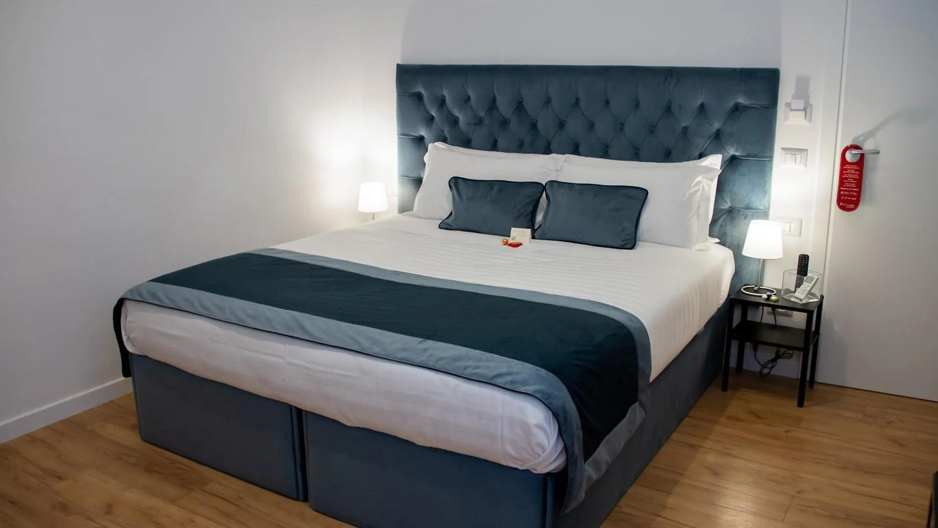 Home At Rome St. Peter Rooms&Apartment Italia