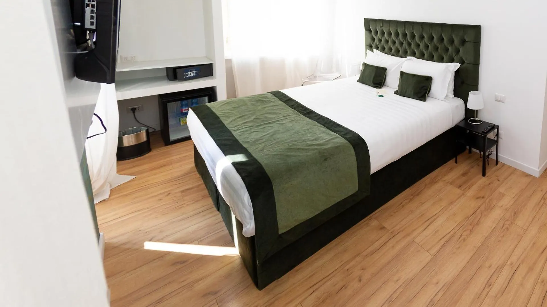 Home At Rome St. Peter Rooms&Apartment